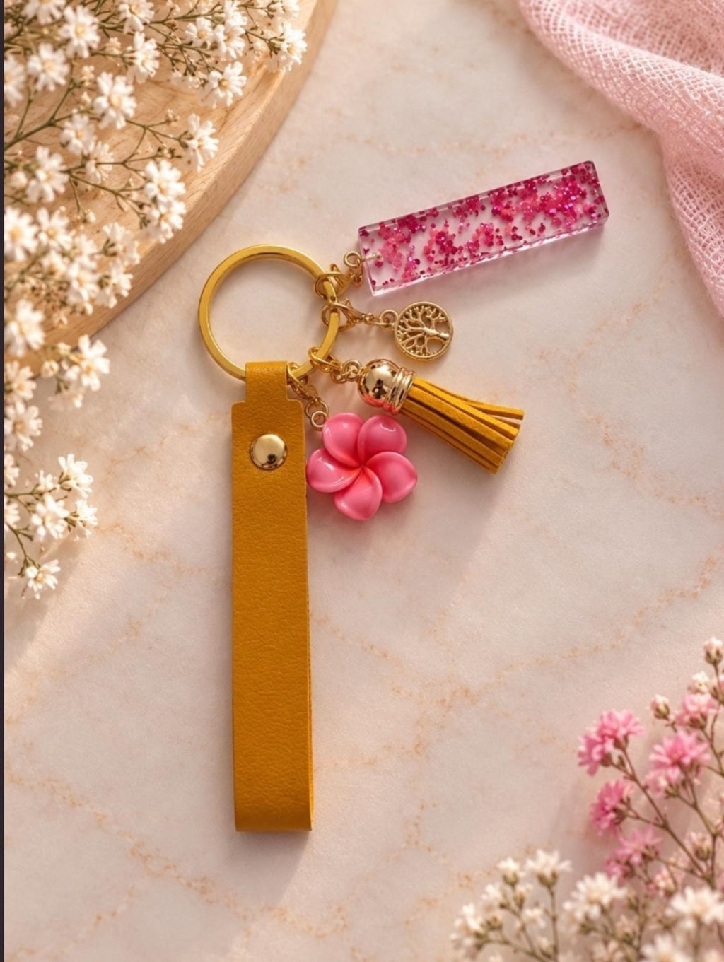 porte-clés jaune moutarde et rose